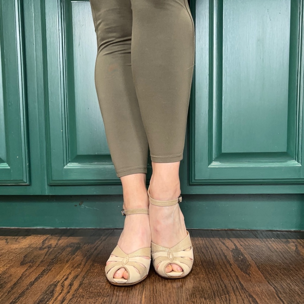 Arika Nerguiz ballroom shoes: beige/light gold leather size 6.5